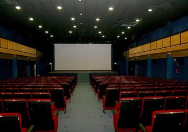 Sala del Cine Teatro Regio vista hacia la pantalla